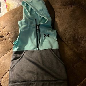 Hooded UA vest